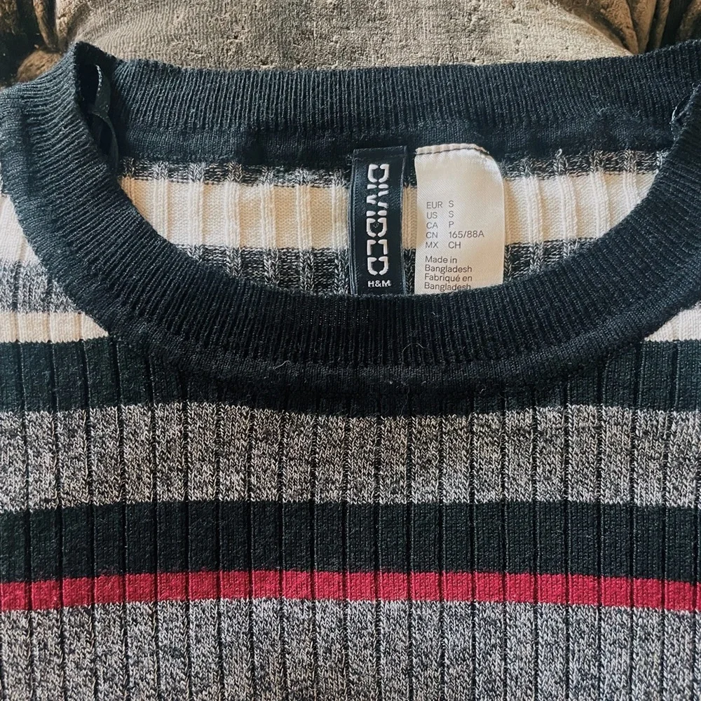 Striped Divided Sweater - Picture 4 of 4